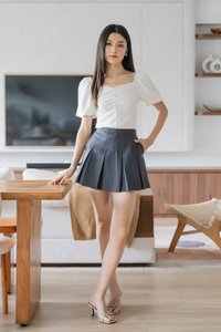 Quintin Ribbed Sweetheart Top In White