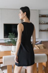 Vespa Ruffles Ribbon Dress In Black