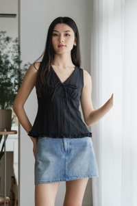 Vespa Ruffles Ribbon Top In Black