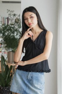Vespa Ruffles Ribbon Top In Black