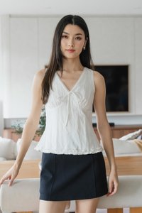 Vespa Ruffles Ribbon Top In White