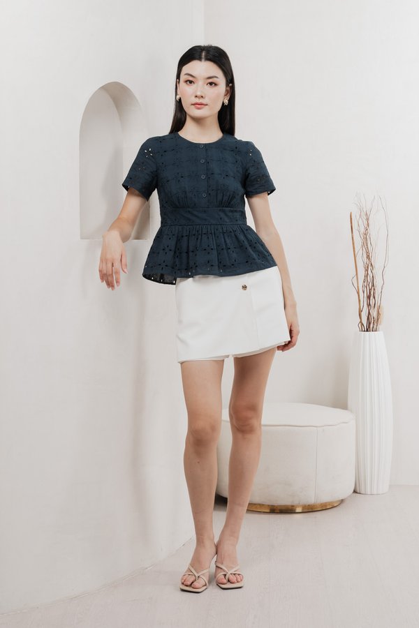 Best Eyelet Button Top In Emerald