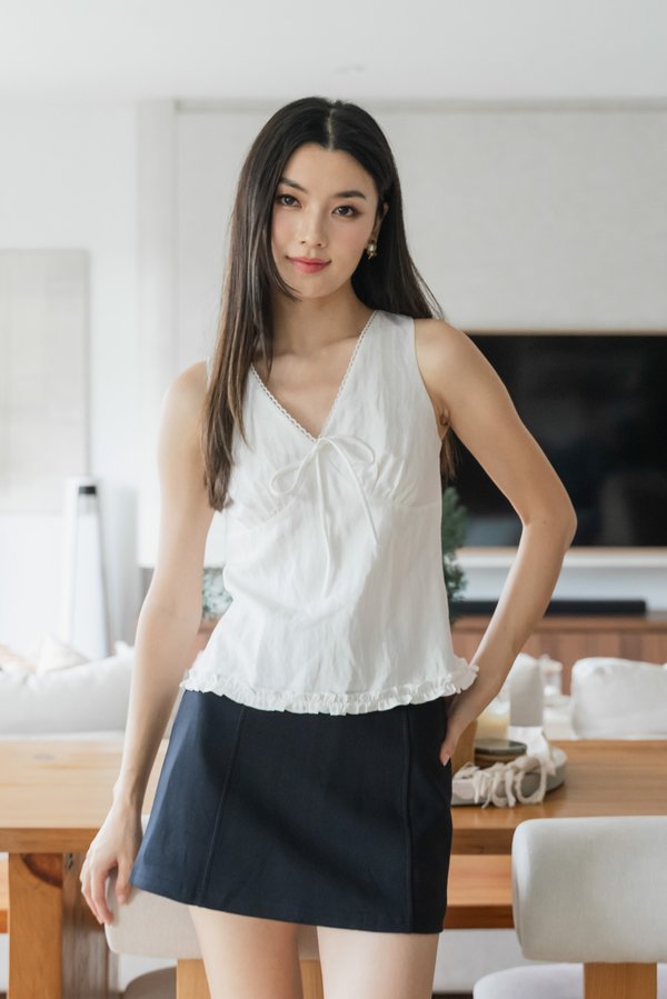 Vespa Ruffles Ribbon Top In White