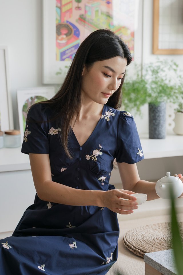 Fortuna Fleur Embroidery Midi Dress In Navy