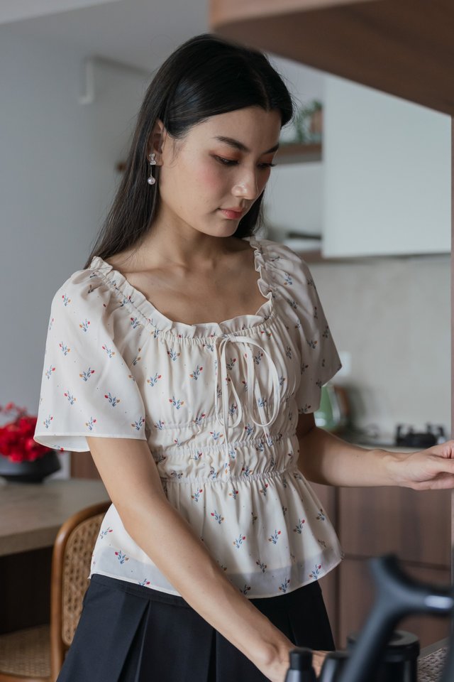 Fields Floral Prints Ruched Top In Cream