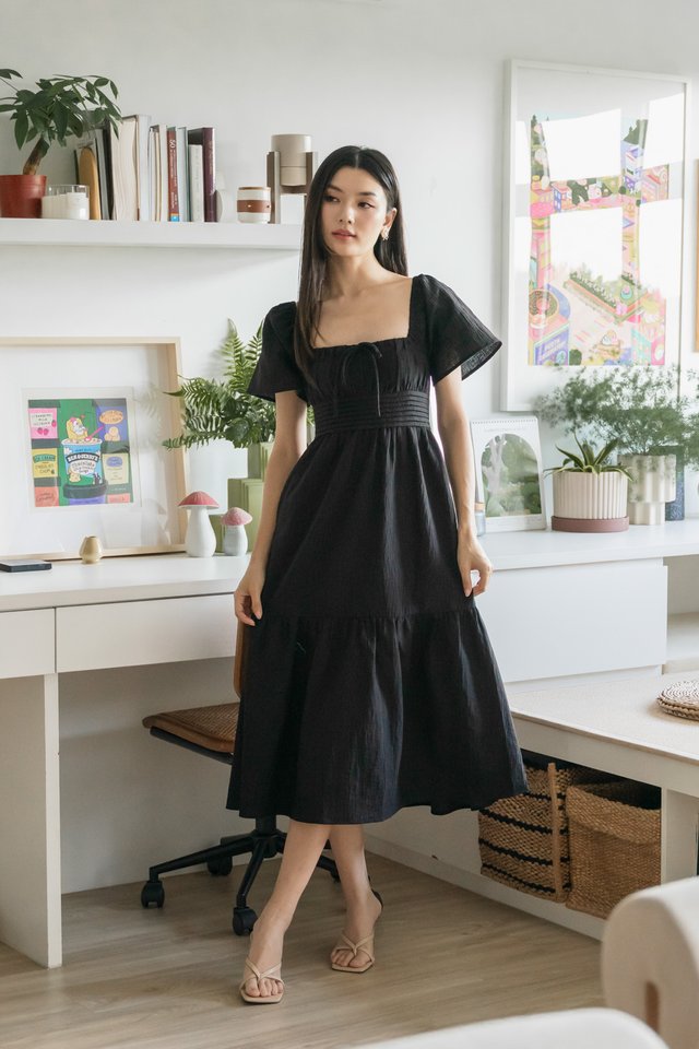 Peachy Textured Ribbon Midi Dress In Black