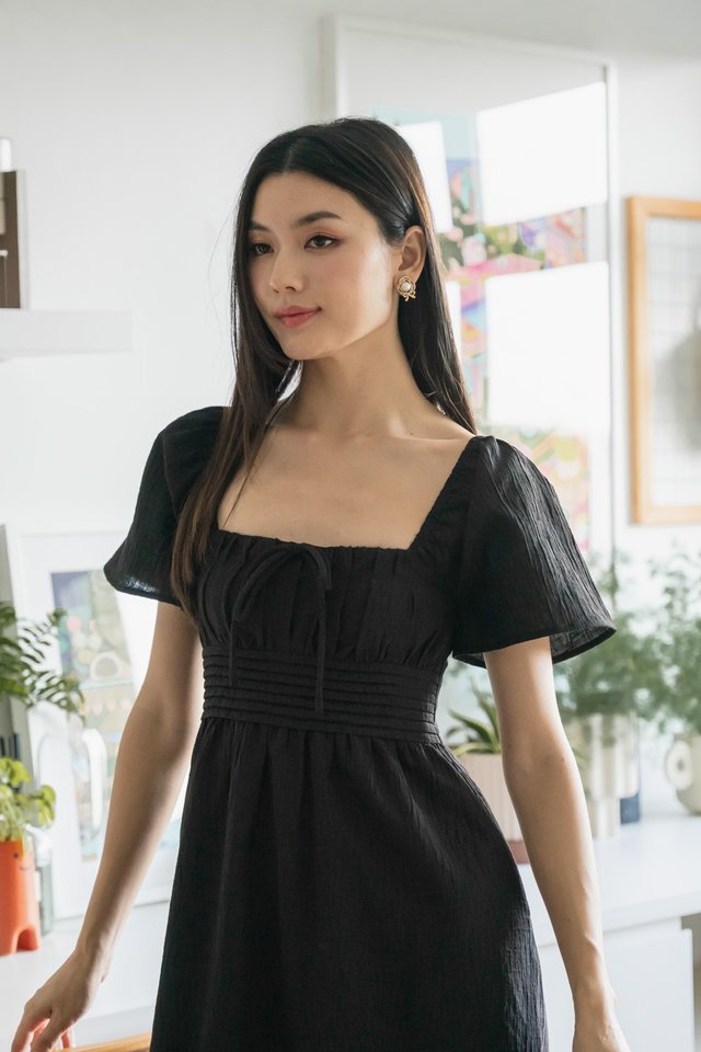 Peachy Textured Ribbon Midi Dress In Black