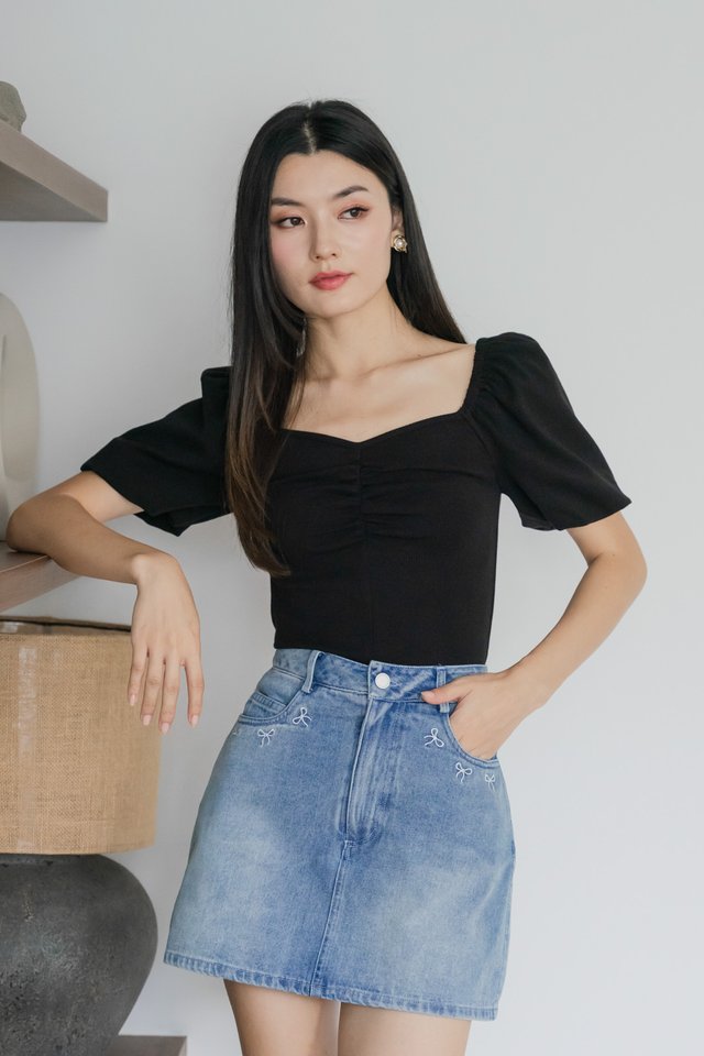 Quintin Ribbed Sweetheart Top In Black