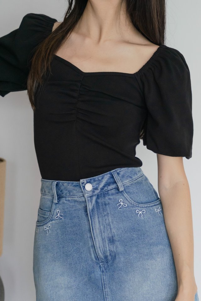 Quintin Ribbed Sweetheart Top In Black