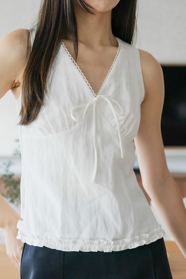 Vespa Ruffles Ribbon Top In White