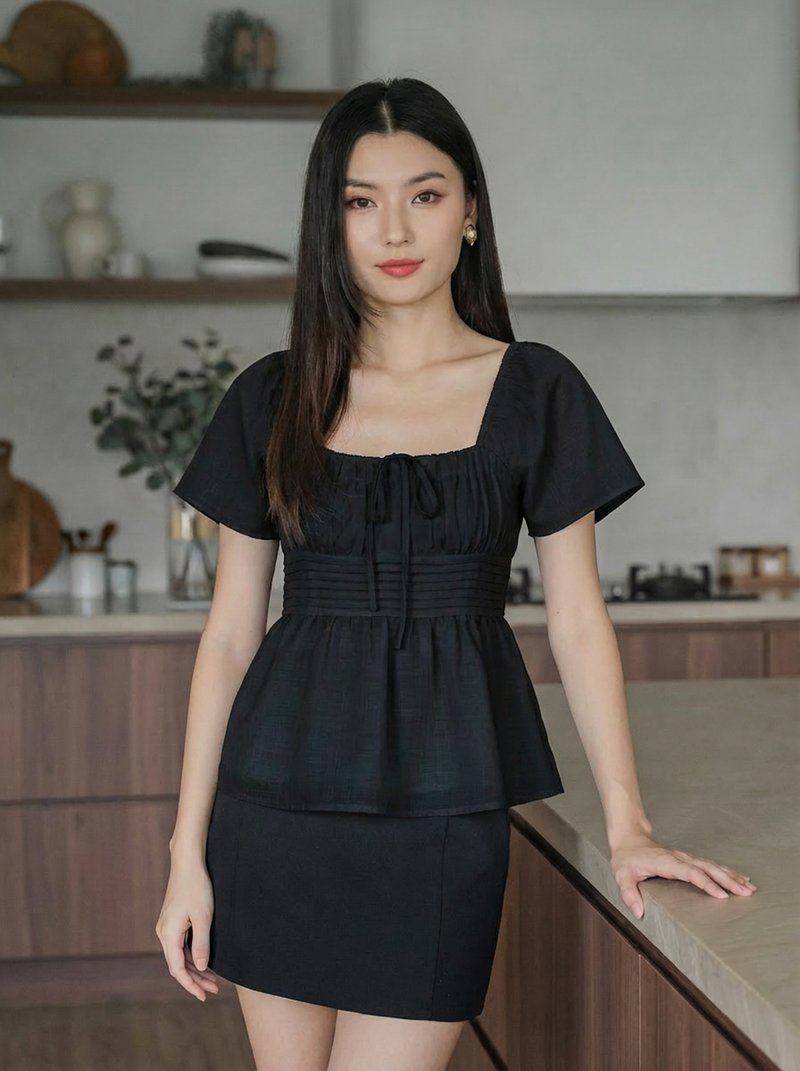 Peachy Textured Ribbon Pleated Top In Black