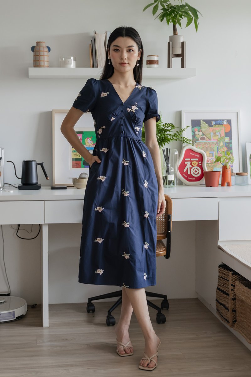 Fortuna Fleur Embroidery Midi Dress In Navy
