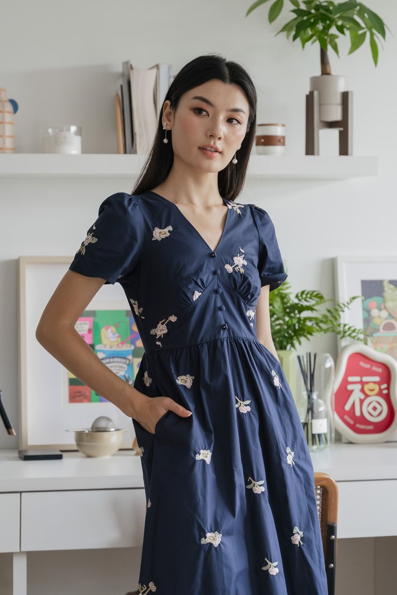 Fortuna Fleur Embroidery Midi Dress In Navy