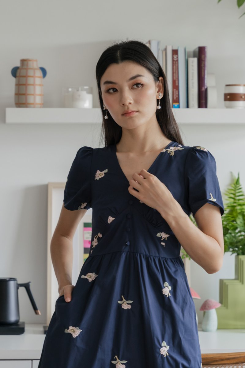 Fortuna Fleur Embroidery Midi Dress In Navy