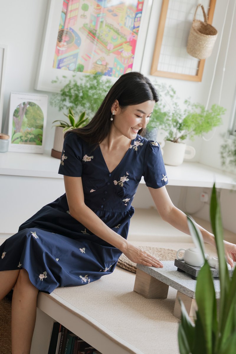 Fortuna Fleur Embroidery Midi Dress In Navy