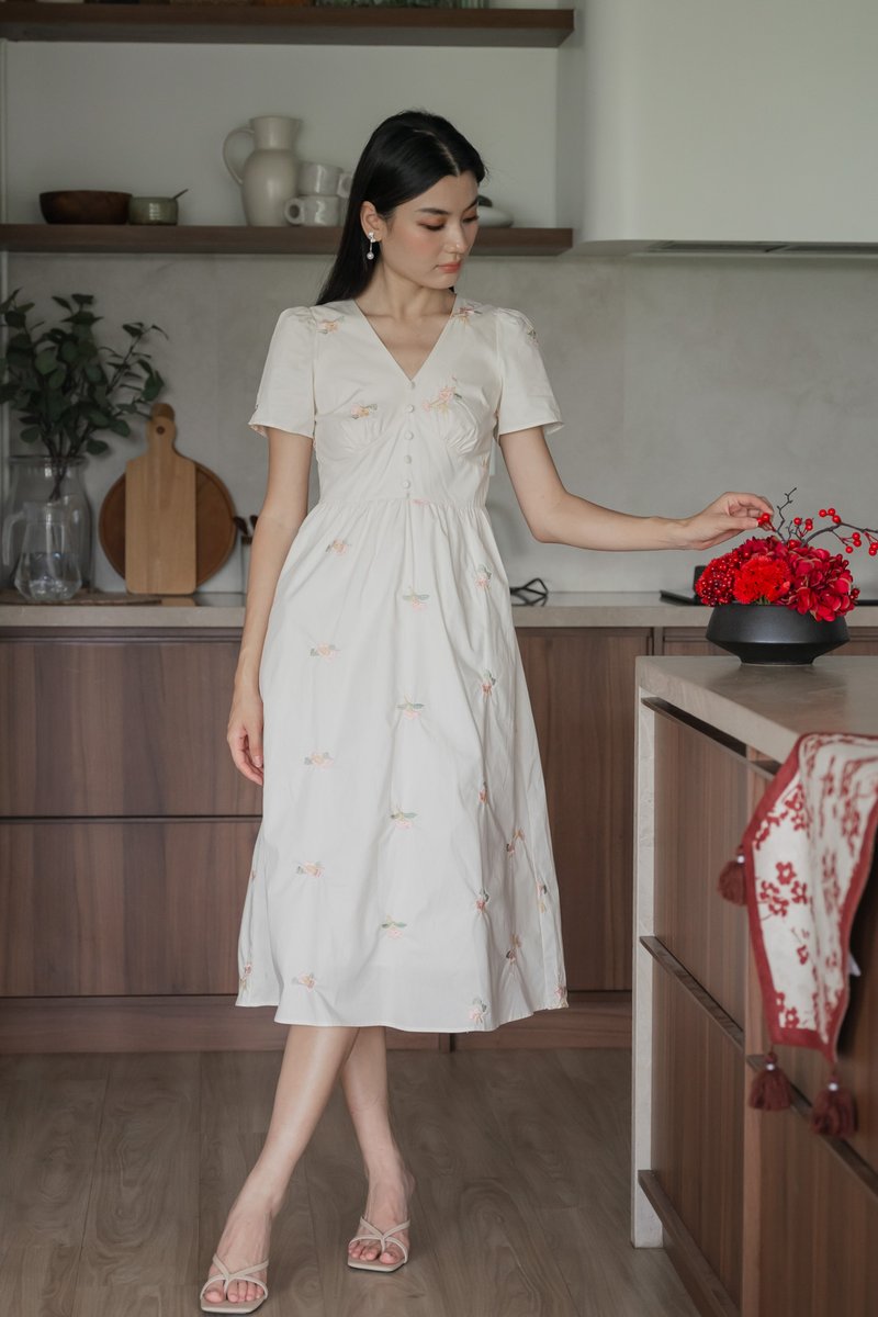 Fortuna Fleur Embroidery Midi Dress In Cream