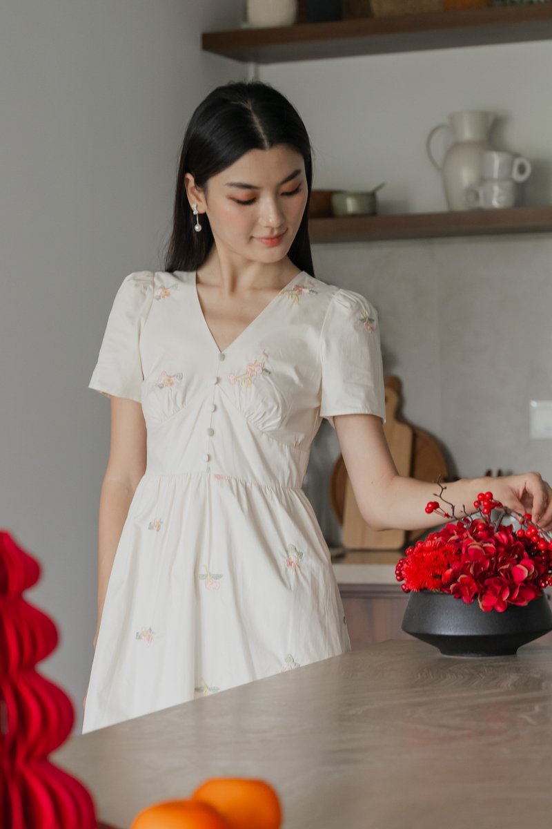 Fortuna Fleur Embroidery Midi Dress In Cream
