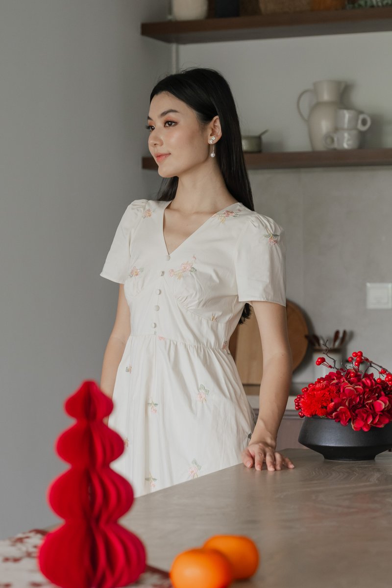 Fortuna Fleur Embroidery Midi Dress In Cream