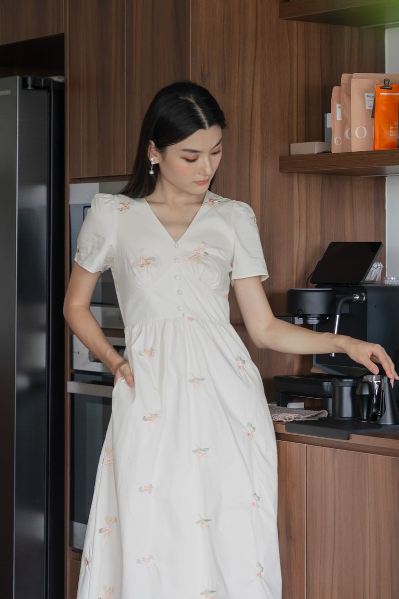 Fortuna Fleur Embroidery Midi Dress In Cream