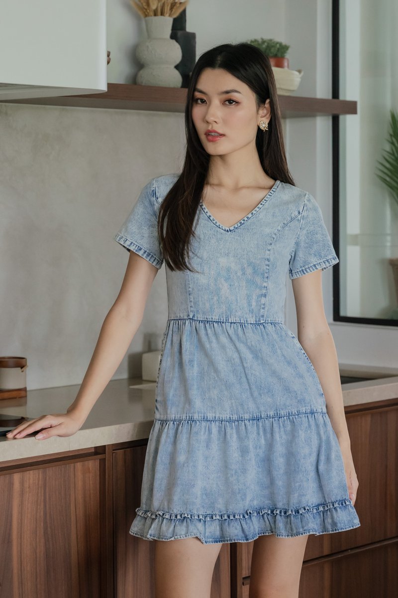 Glace Denim Tiered Ruffles Dress In Acid Wash