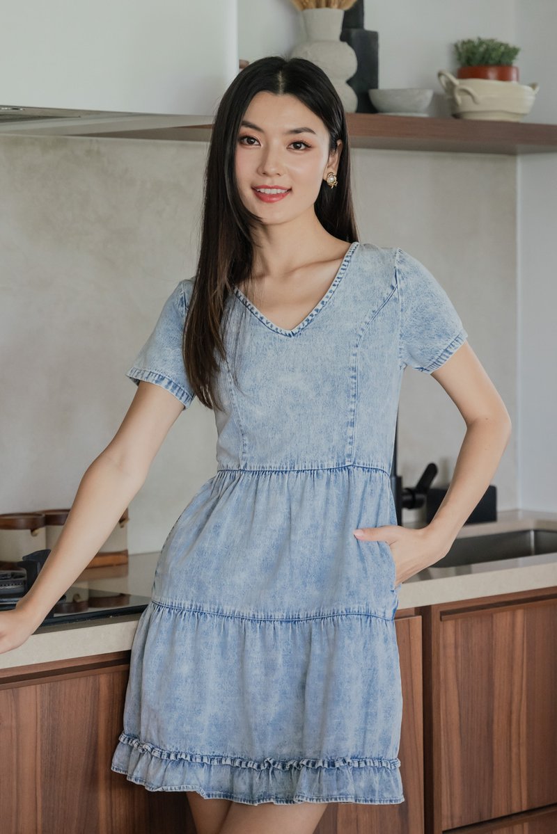 Glace Denim Tiered Ruffles Dress In Acid Wash