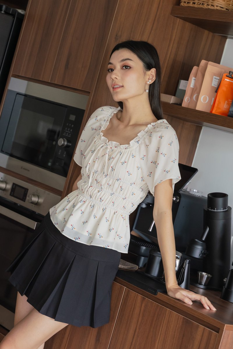Fields Floral Prints Ruched Top In Cream