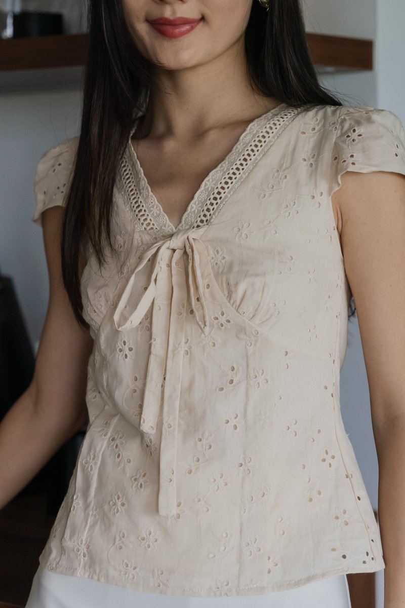 Mimi Eyelet Ribbon Top In Cream