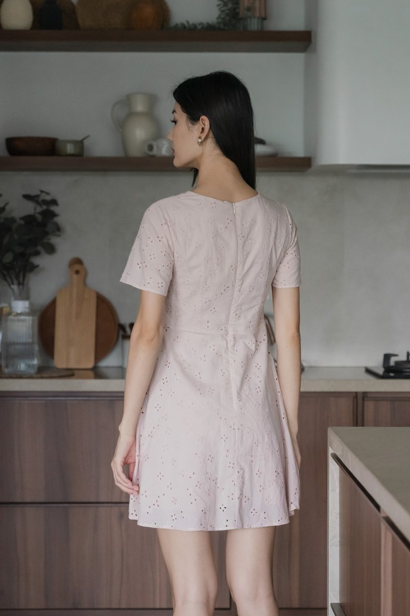 Memoir Eyelet Ribbon Dress In Dusty Pink