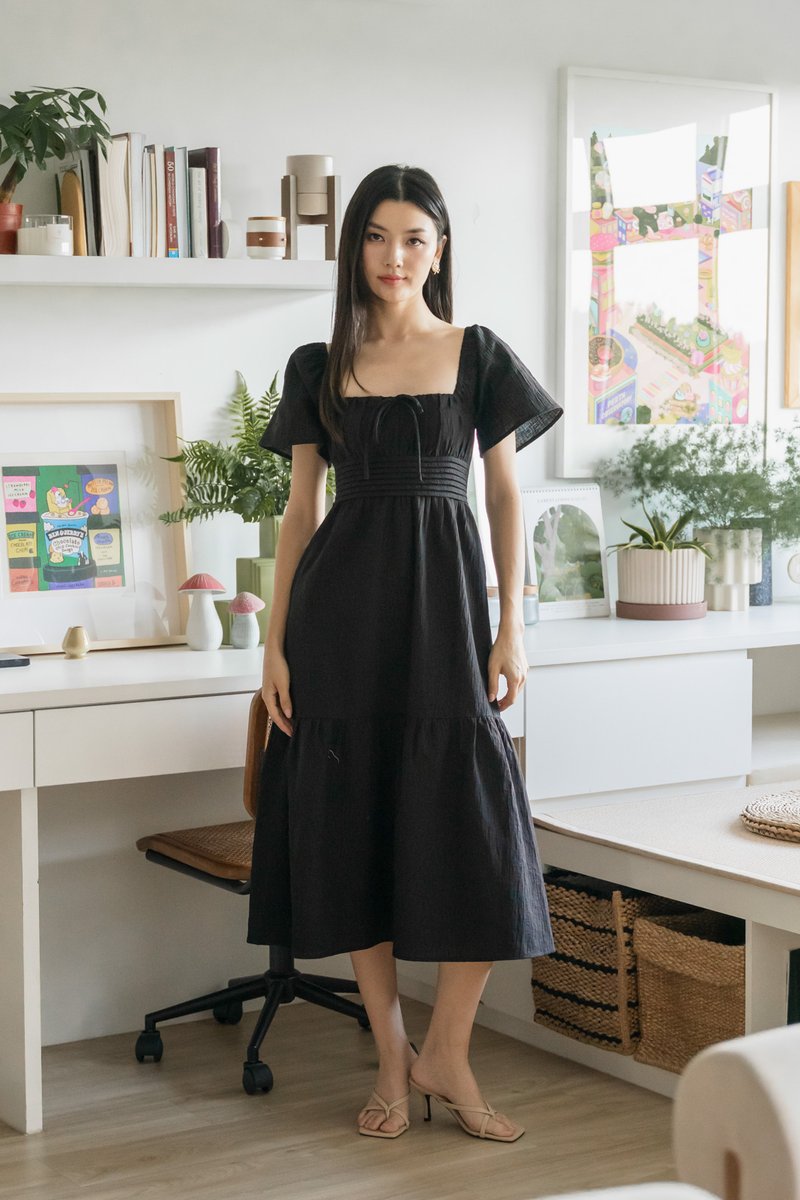 Peachy Textured Ribbon Midi Dress In Black