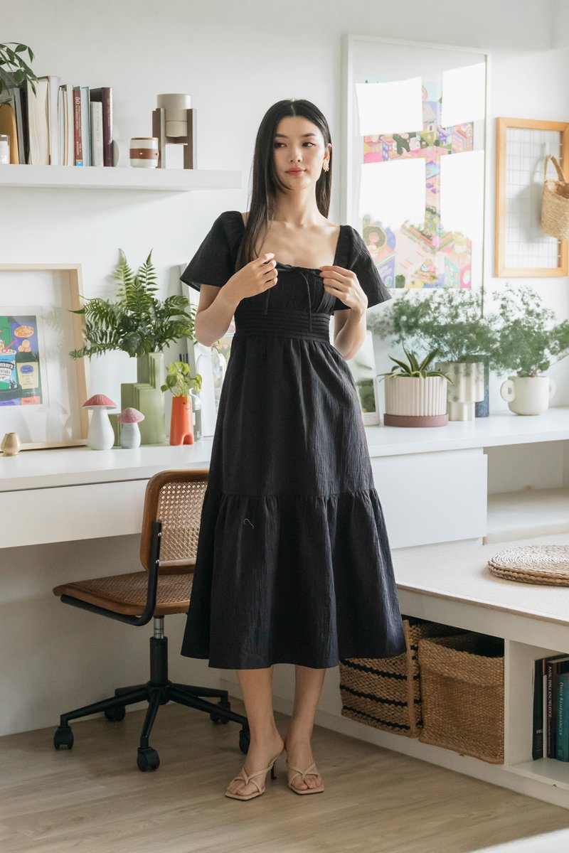 Peachy Textured Ribbon Midi Dress In Black