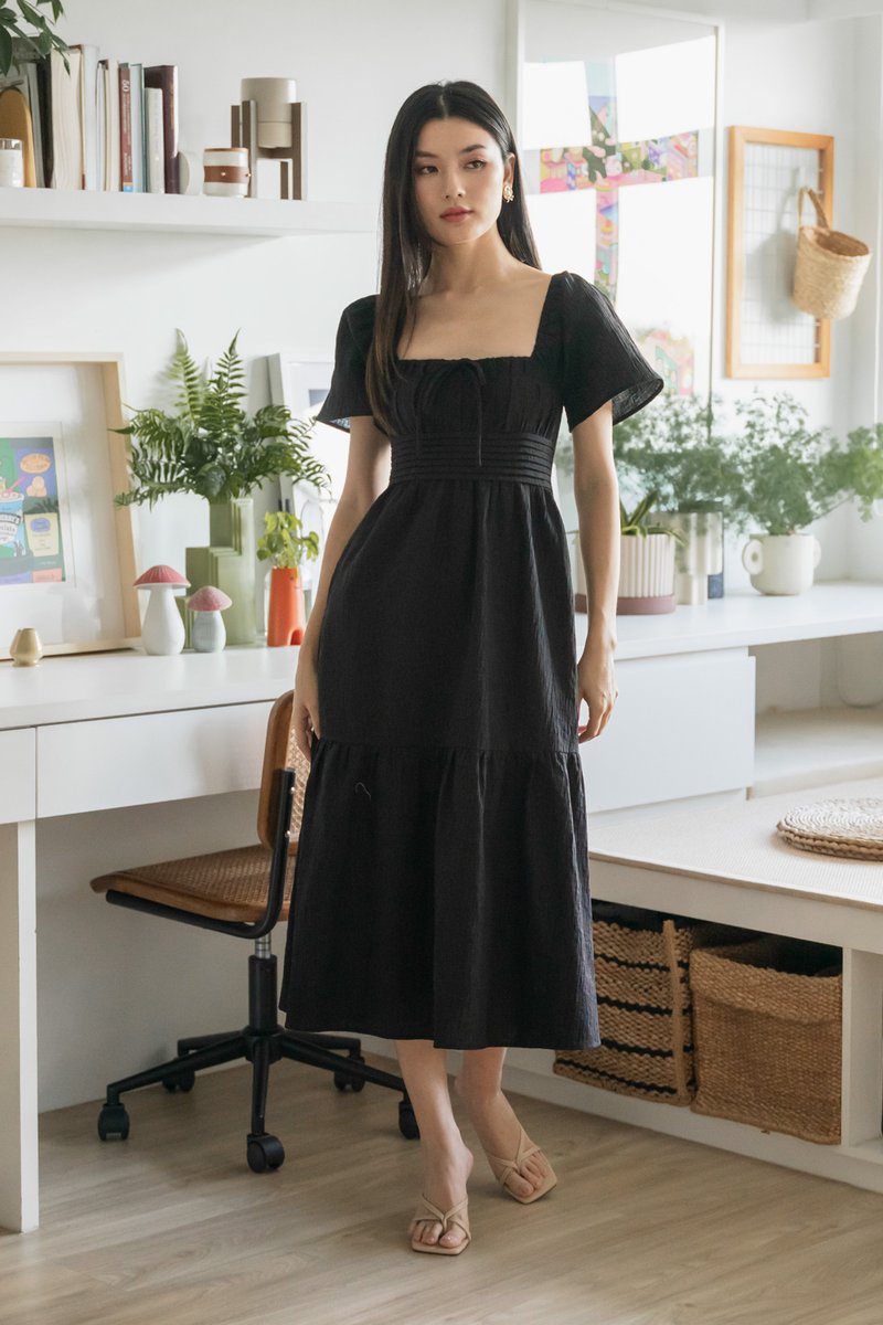 Peachy Textured Ribbon Midi Dress In Black