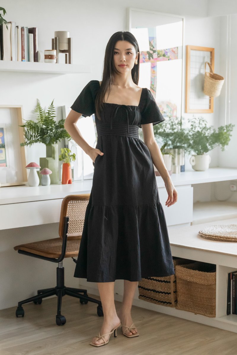 Peachy Textured Ribbon Midi Dress In Black
