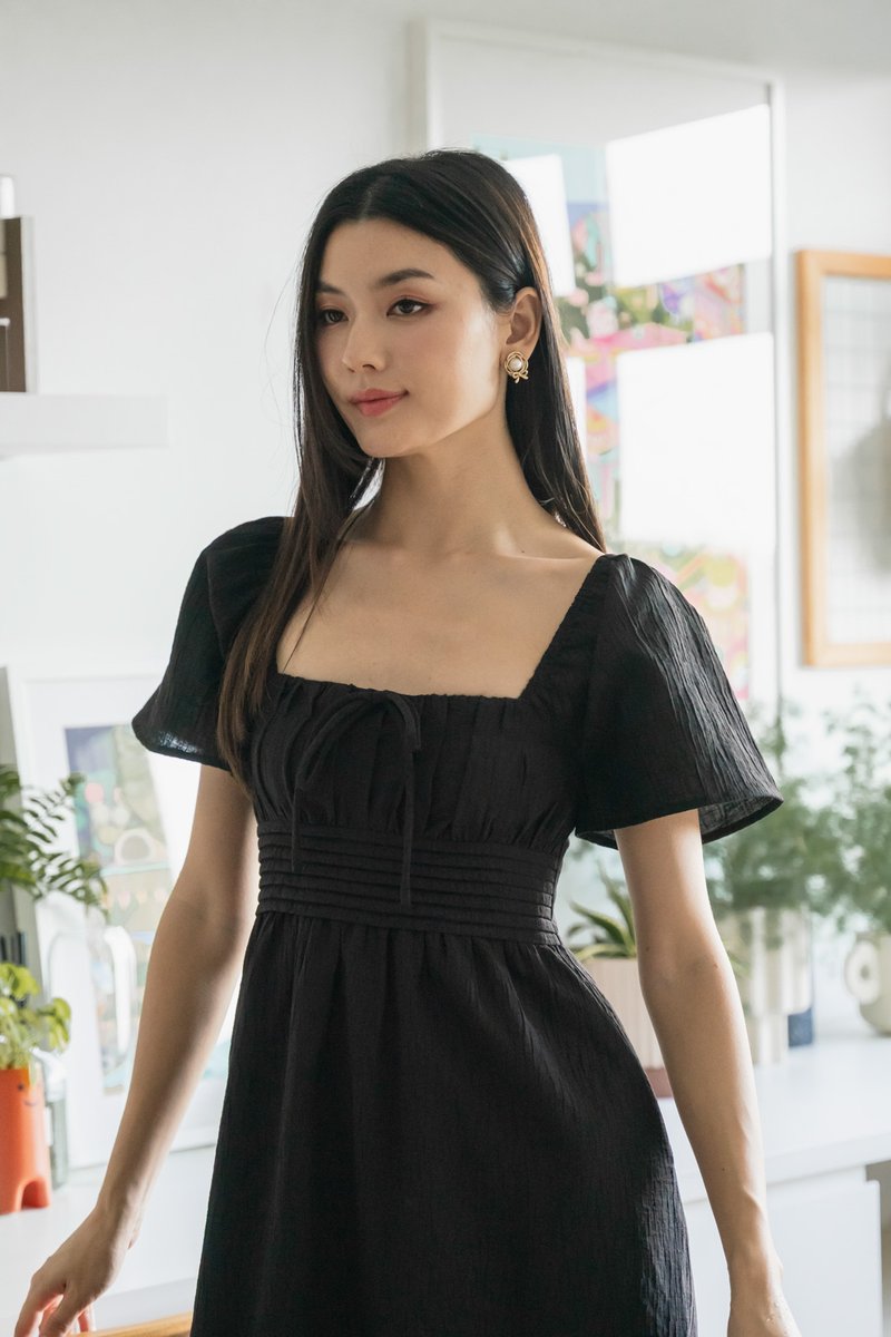 Peachy Textured Ribbon Midi Dress In Black