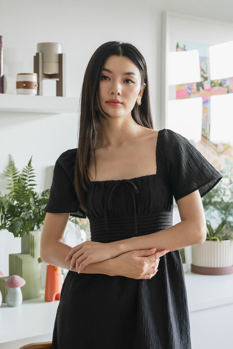 Peachy Textured Ribbon Midi Dress In Black