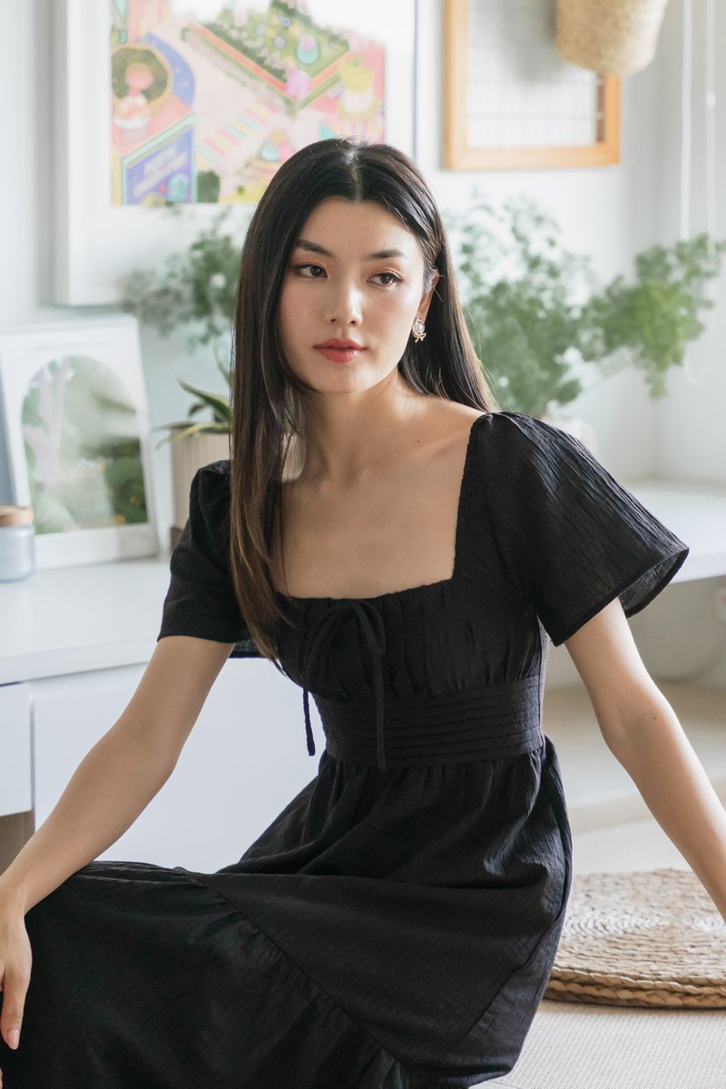 Peachy Textured Ribbon Midi Dress In Black