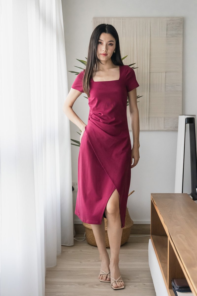 Oaklyn Side Ruched Overlap Midi Dress In Wine