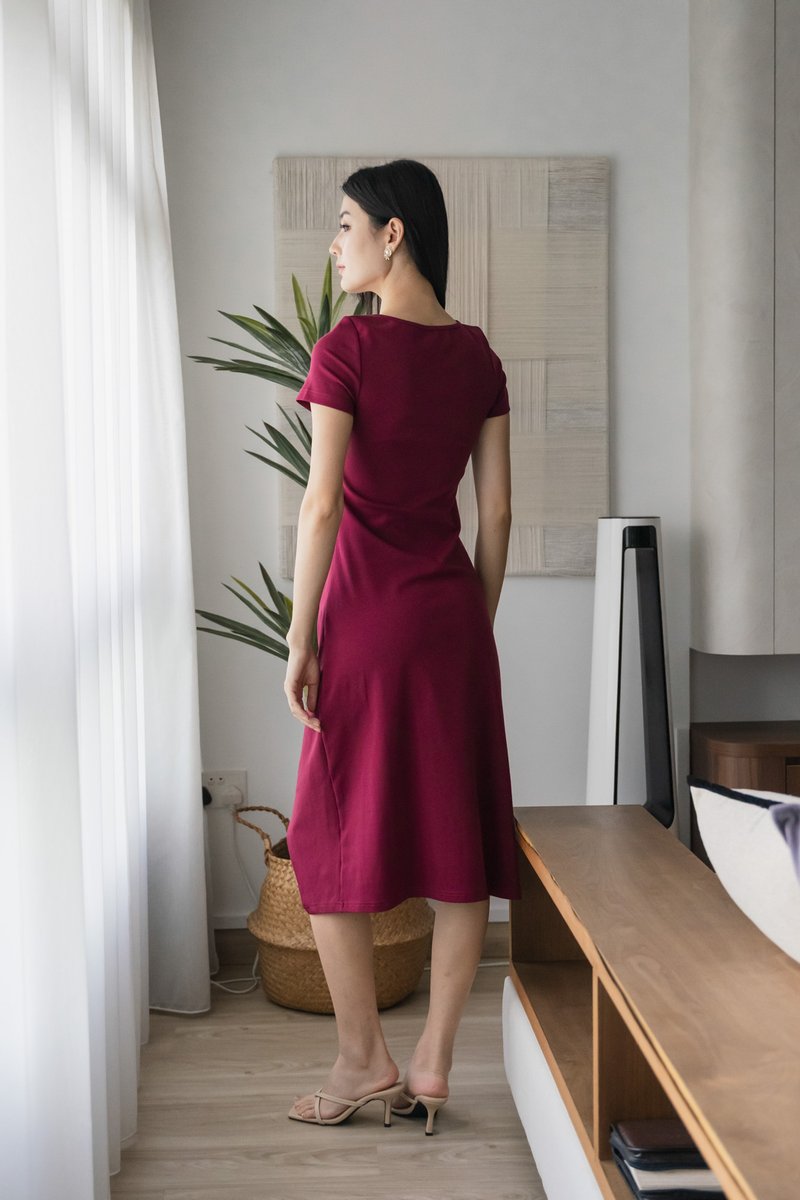 Oaklyn Side Ruched Overlap Midi Dress In Wine