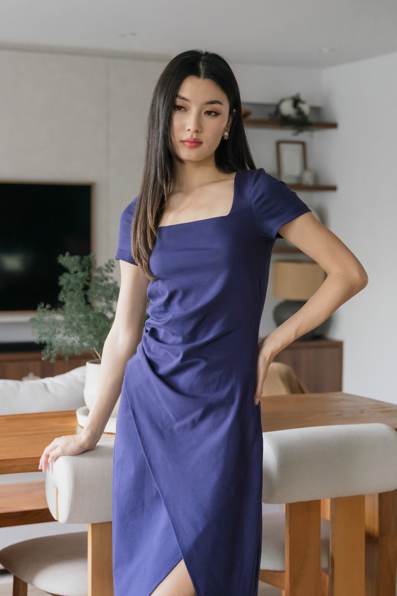 Oaklyn Side Ruched Overlap Midi Dress In Navy