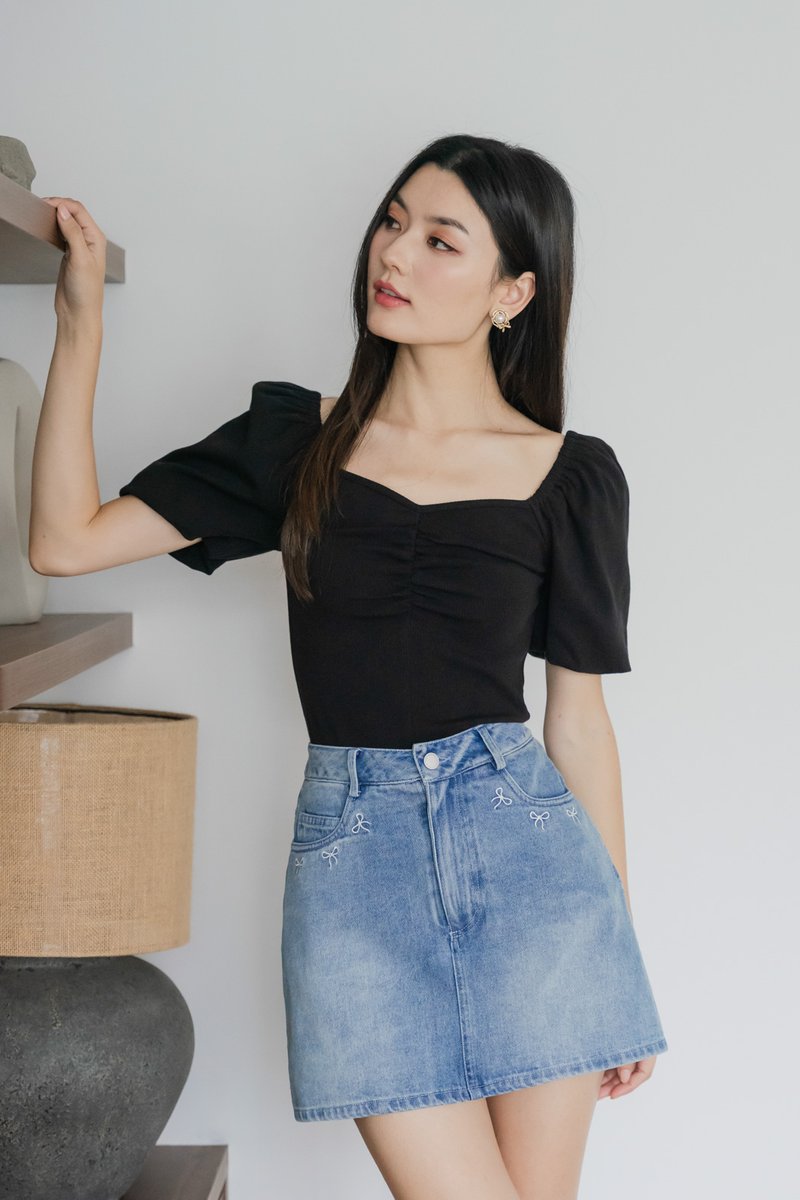 Quintin Ribbed Sweetheart Top In Black
