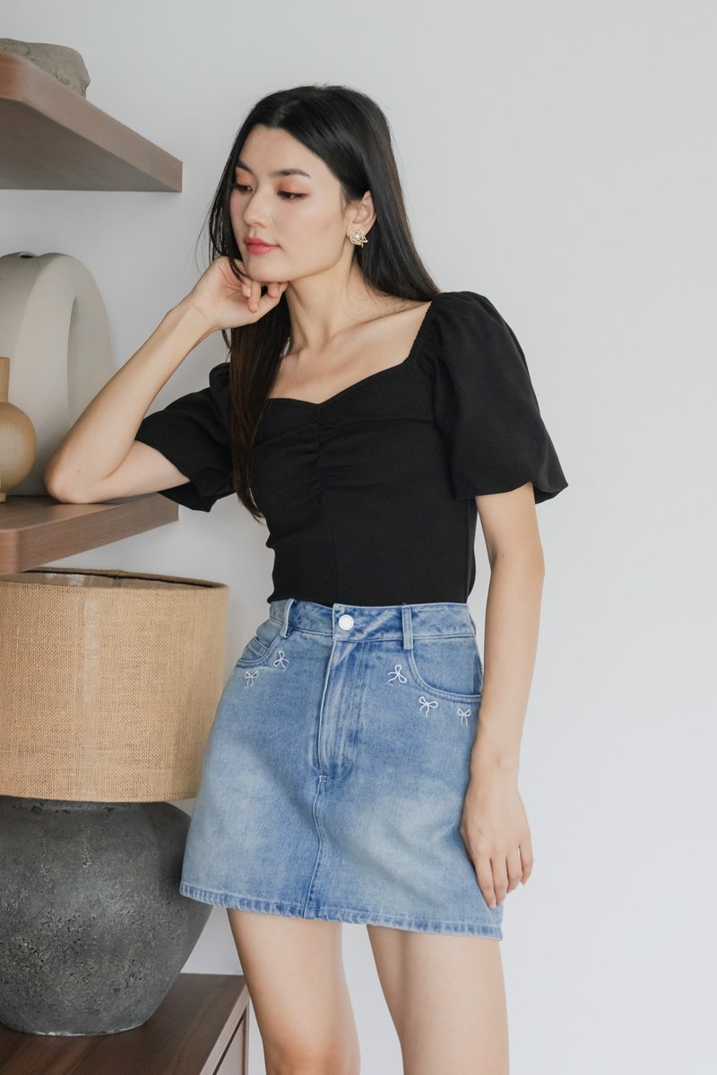 Quintin Ribbed Sweetheart Top In Black