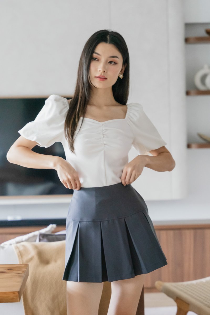 Quintin Ribbed Sweetheart Top In White