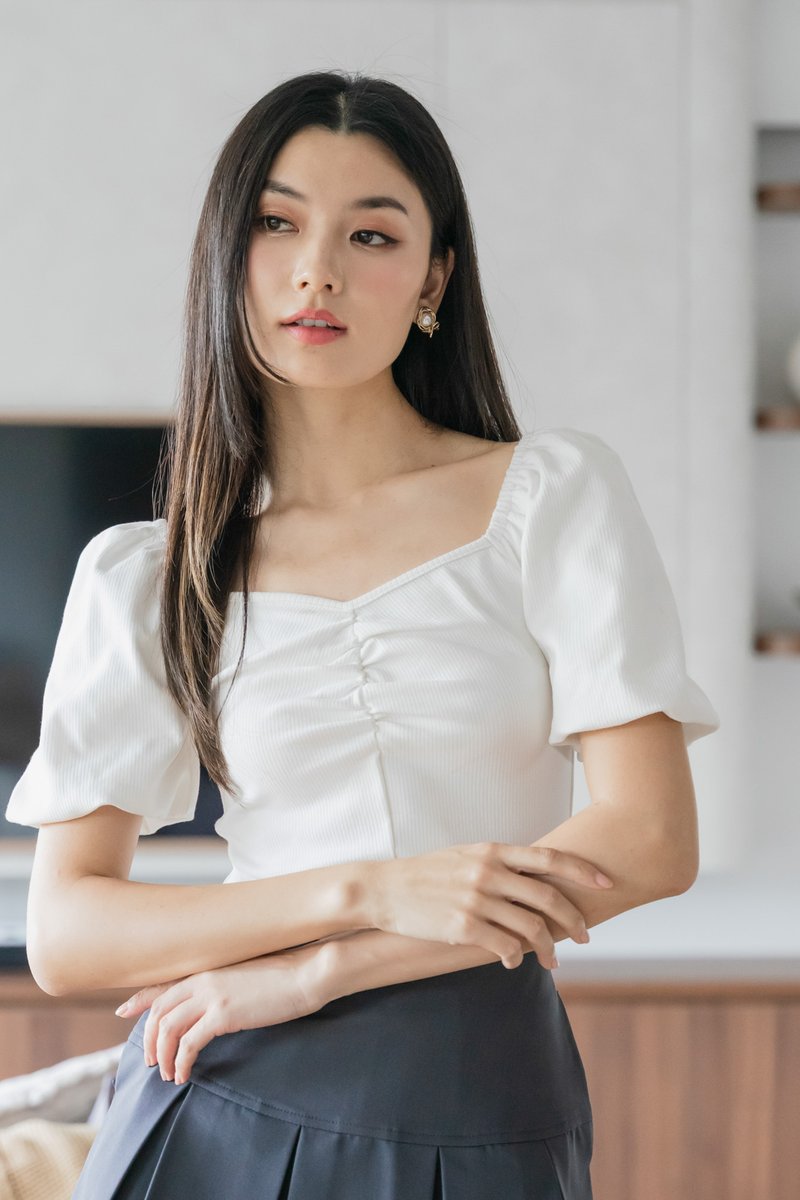 Quintin Ribbed Sweetheart Top In White