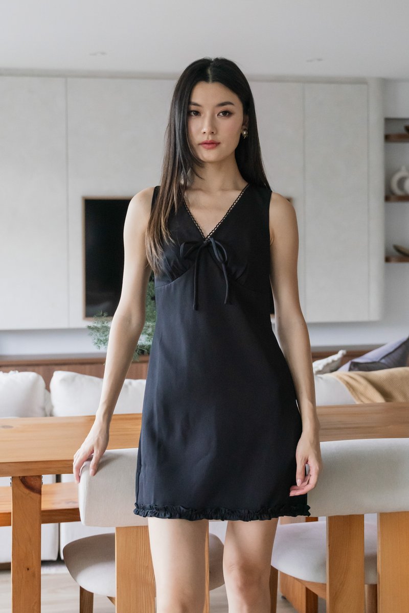 Vespa Ruffles Ribbon Dress In Black