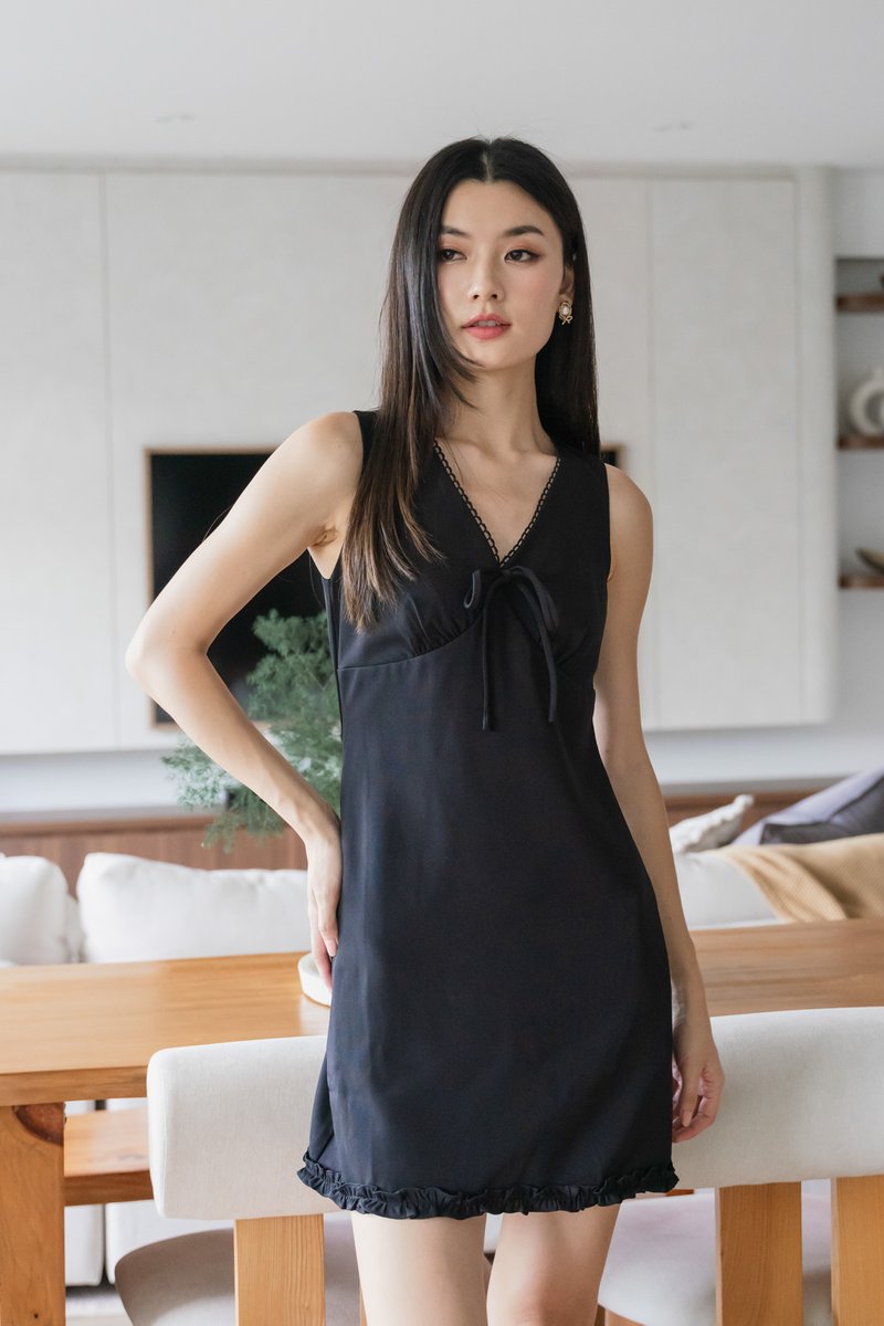 Vespa Ruffles Ribbon Dress In Black