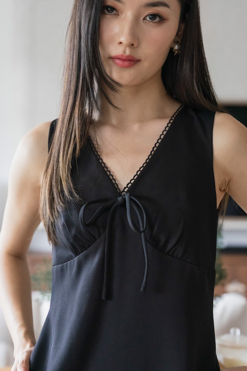 Vespa Ruffles Ribbon Dress In Black