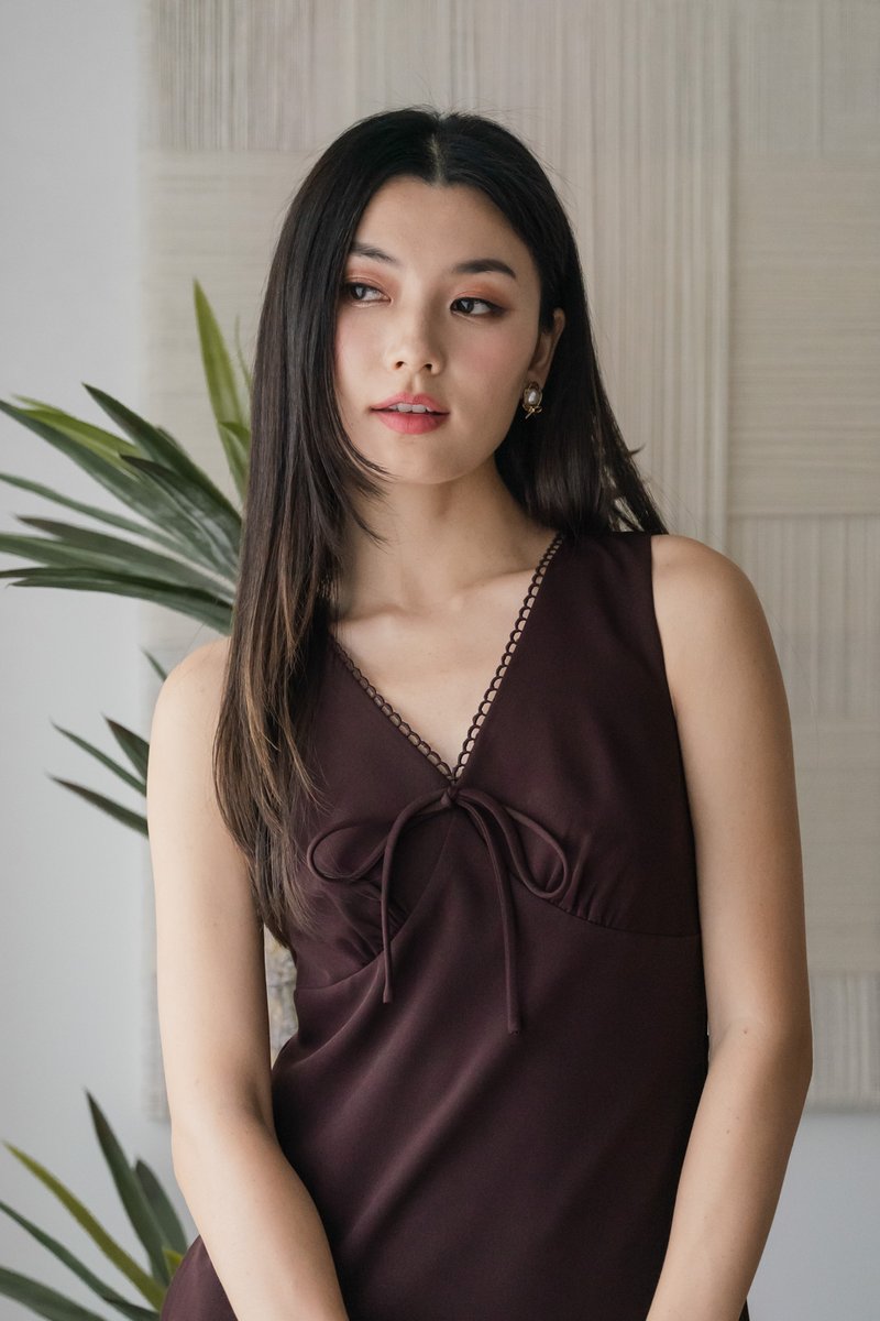 Vespa Ruffles Ribbon Dress In Burgundy