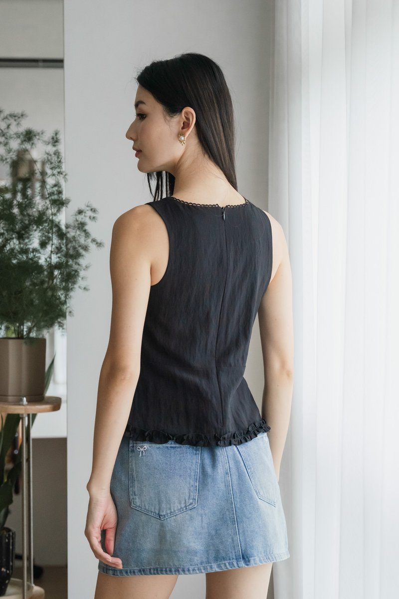 Vespa Ruffles Ribbon Top In Black
