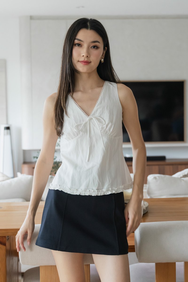 Vespa Ruffles Ribbon Top In White