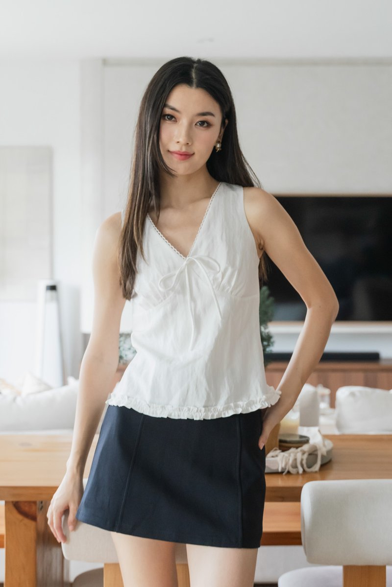 Vespa Ruffles Ribbon Top In White