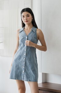 Fanning Halter Denim Dress In Light Wash